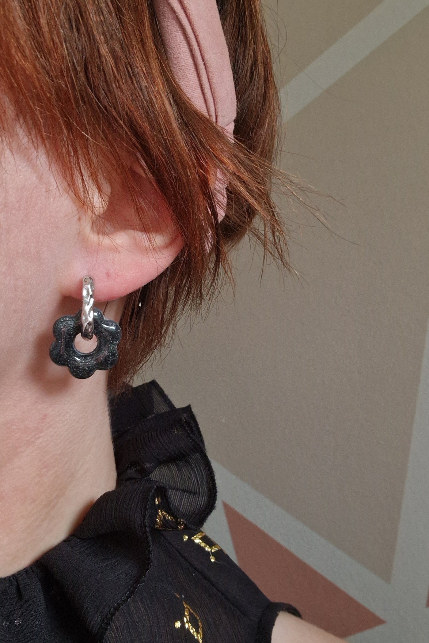 Daisy Charms Black Clay