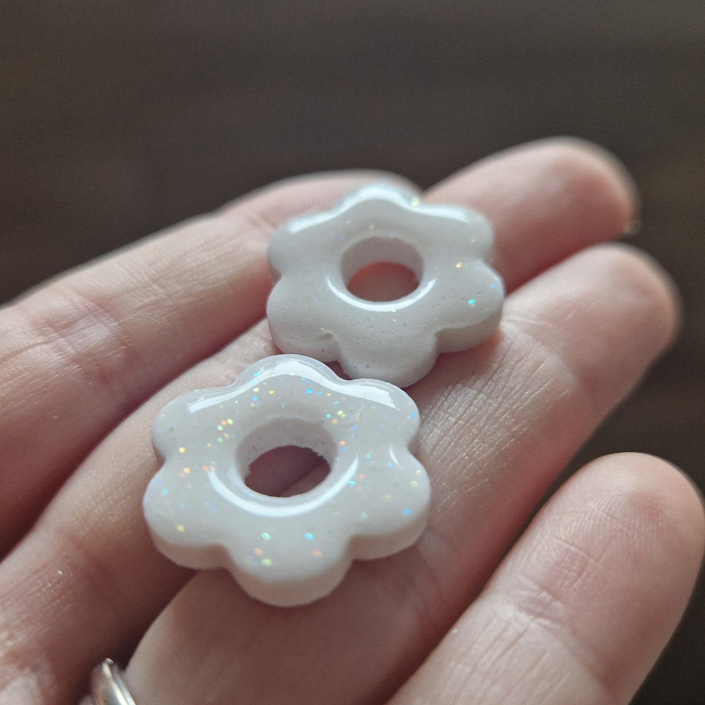 Daisy Charms White Clay