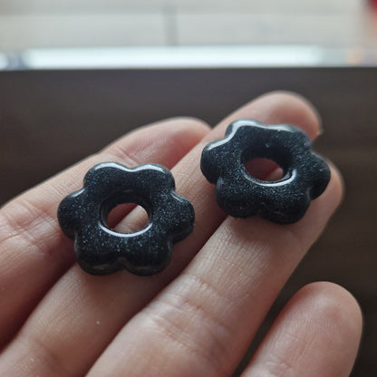 Daisy Charms Black Clay