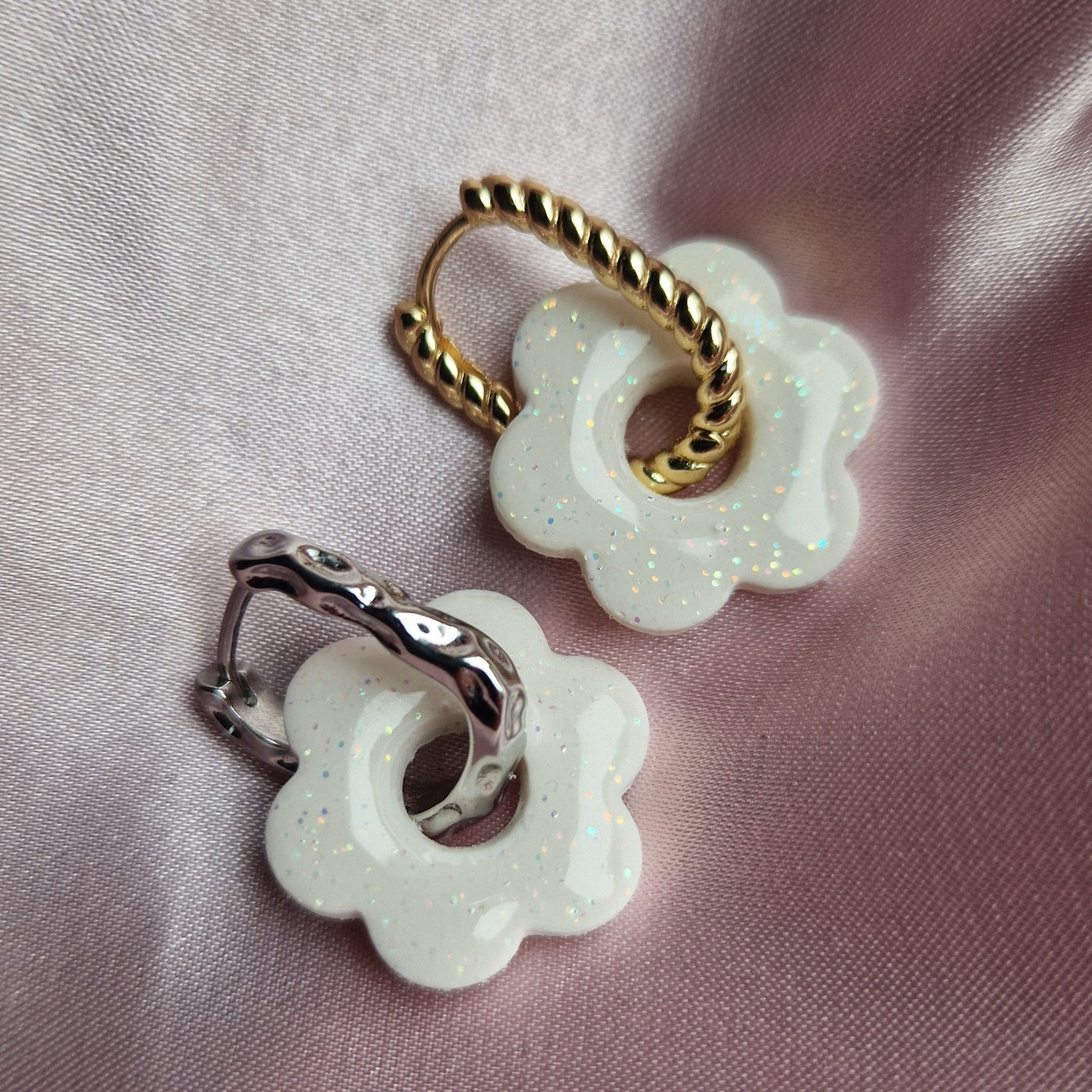 Daisy Charms White Clay