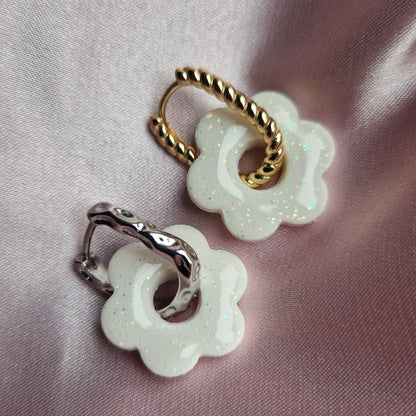 Daisy Charms White Clay