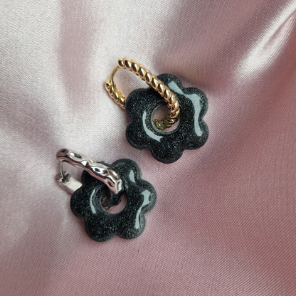 Daisy Charms Black Clay