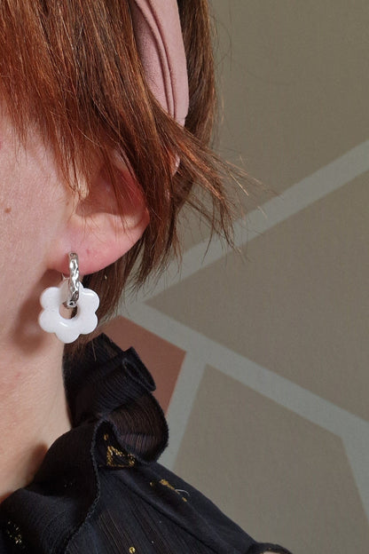 Daisy Charms White Clay