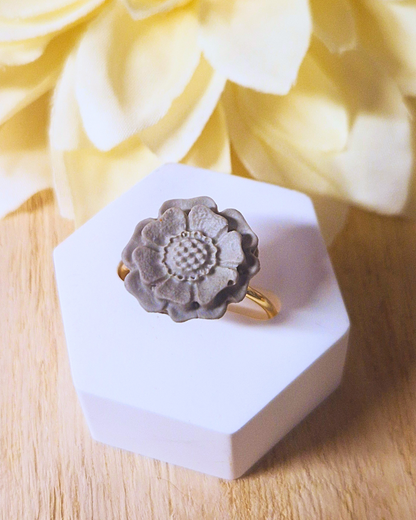Bloom Ring · Greige (grey/beige)