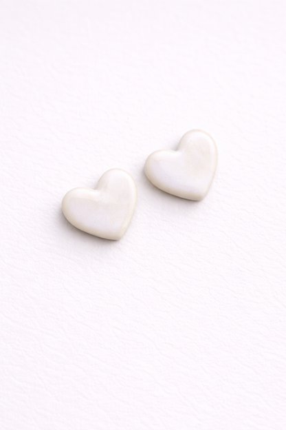 Heart Studs White (Blue Shine)
