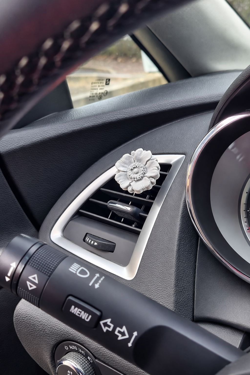 Car diffuser Poppy Flower Gray